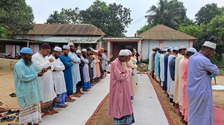 সৌদির সাথে মিল রেখে বিরামপুরে আগাম ঈদ—২ ইউনিয়নের ১৫ গ্রামে উ