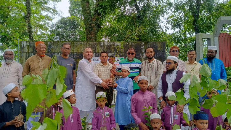 গোয়াইনঘাটে রোটারি ক্লাবের বৃক্ষরোপণ ও ৩ সহস্রাধিক চারা বিতরণ
