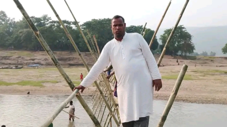 প্রতি বছরের মতো এবারও নিজ অর্থায়নে বাঁশের সাঁকো নির্মাণ করলে